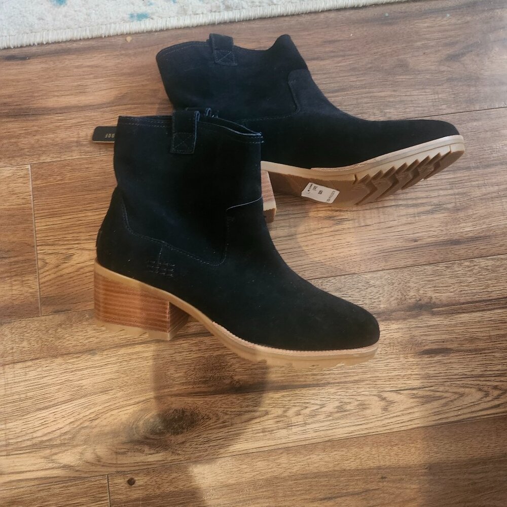 SOREL black suede ankle boots. Brand New!! Size 9